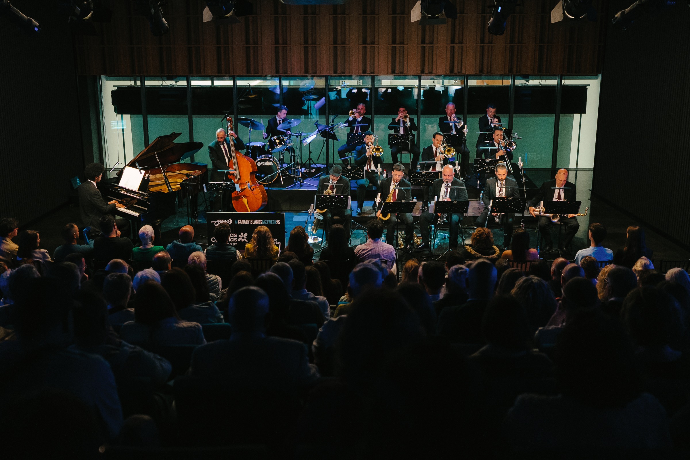 La orquesta en la sala principal