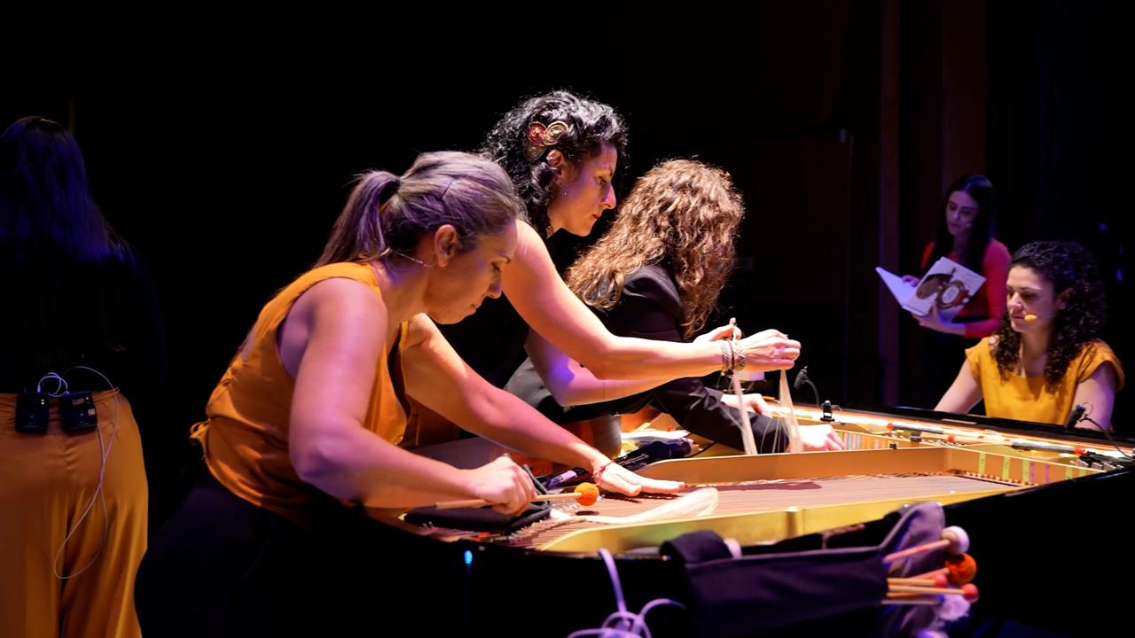 In Piano: cinco músicas trabajando sobre las cuerdas del piano